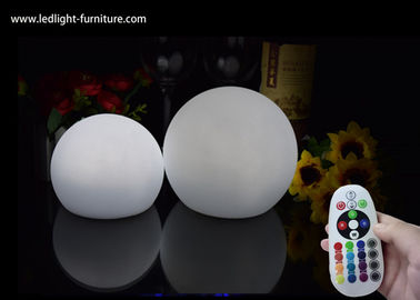 China La bola no tóxica de la seguridad LED enciende la lámpara de la bola de la luna del material el 15cm del PE para el cuarto de niños proveedor
