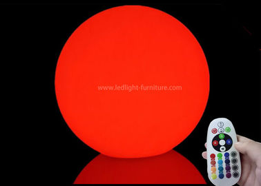 China La bola gigante recargable de la Navidad del LED enciende el diámetro de los 50cm para la decoración al aire libre proveedor