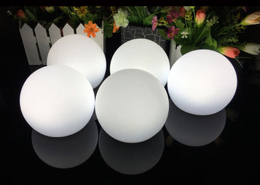 China Luces encendidas de la bola de la Navidad LED, vida útil larga flotante de las bolas de piscina del LED proveedor