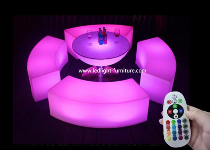 De moda encienda para arriba la silla al aire libre de los taburetes de bar del LED con el cambio de 16 colores