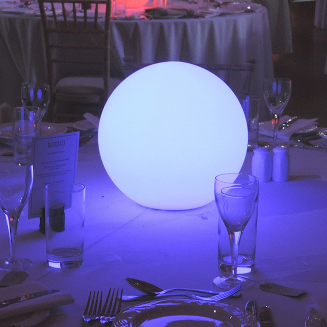 La bola pendiente del hogar/de la tienda LED se enciende con los colores Dmx de RGBW vía regulador