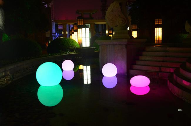Color romántico que cambia la lámpara de la bola del resplandor del LED recargable para el jardín/la yarda