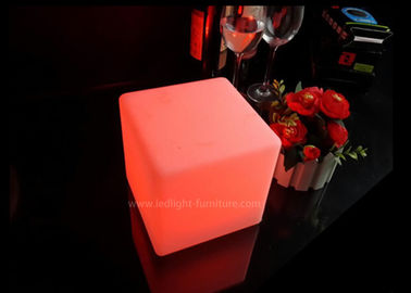 China La luz inalámbrica del cubo del cuadrado LED, con pilas enciende para arriba colores multi de la tabla del cubo proveedor