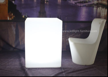 China El LED durable enciende para arriba la tabla 45*45*110 cm del cubo para la decoración el casarse/del banquete proveedor