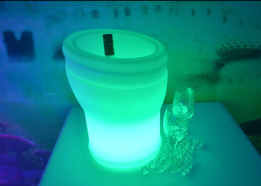 China Cubo de hielo cambiante llevado teledirigido del color IP65 con la batería de litio fábrica
