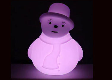 Decoración colorida de Navidad del muñeco de nieve de la iluminación del aspecto blanco con pilas del PE